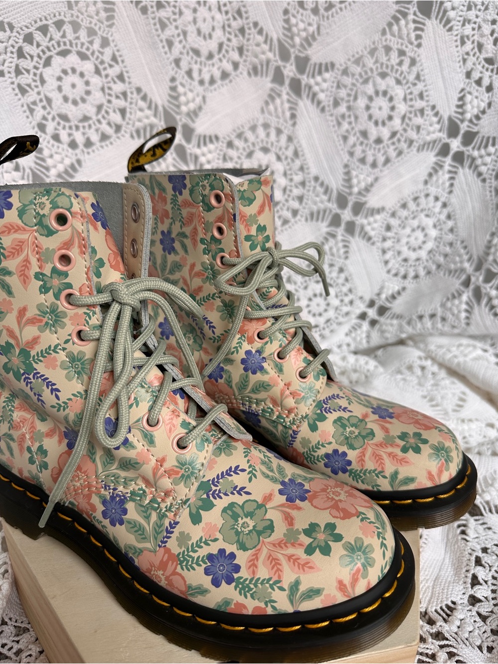Dr. Martens 1460 Pascal Floral Reclaimed Leather Boots Cloud Cream Multi Sz7 - Picture 2 of 15